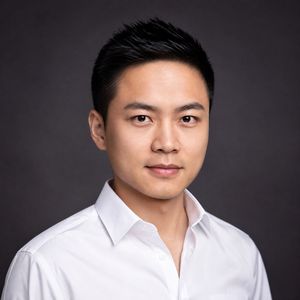 刘天成，海角社区AI产品经理，专注严谨气质